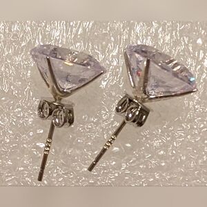 E-F grade stud earrings
